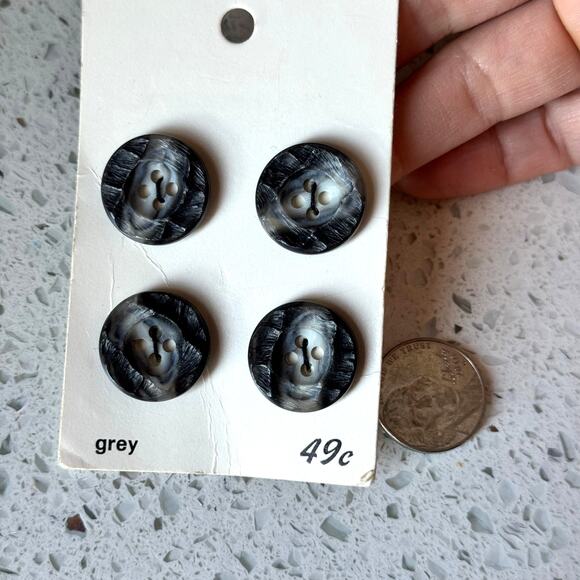 4 Vintage 80s NEW on card Grey Round 4 Hole Shell Buttons Streamline 3/4" - Picture 4 of 6